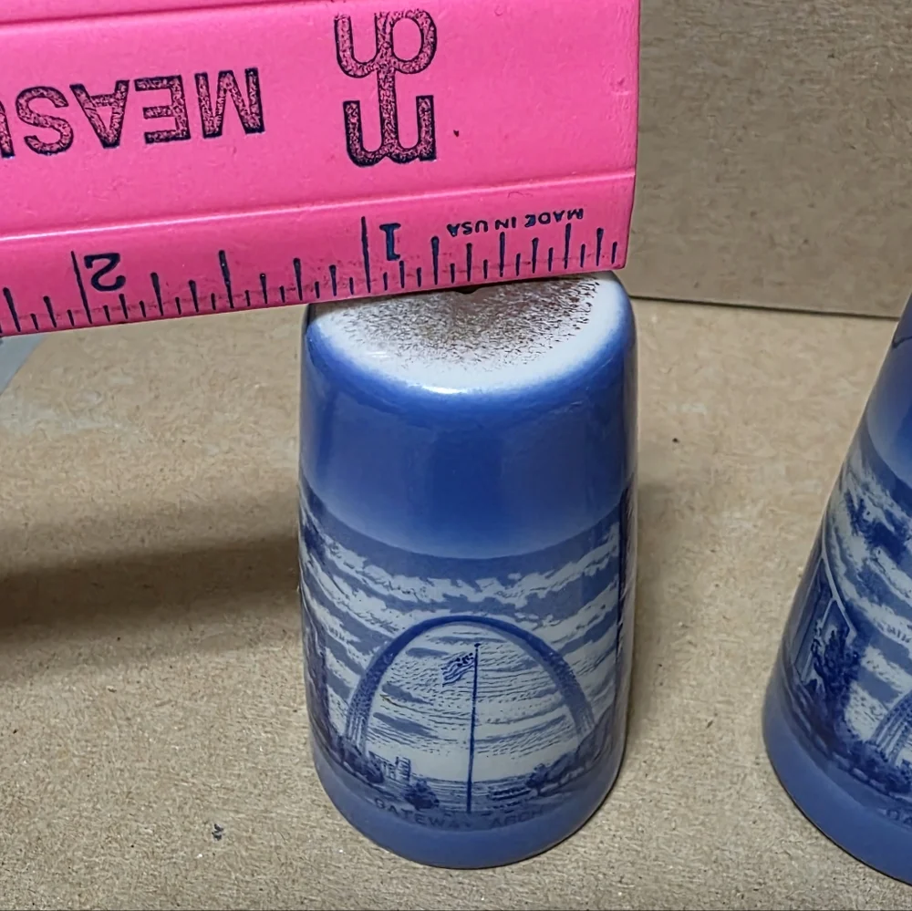 Souviner Missouri Gateway Arch Salt Pepper Shakers #143